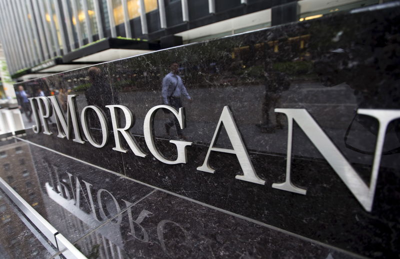 © Reuters. File photo of a view of the exterior of the JP Morgan Chase & Co. Corporate headquarters in the Manhattan borough of New York