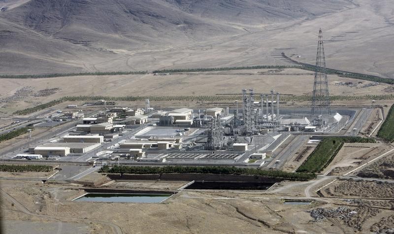 © Reuters. إيران تقول إنها أزالت قلب مفاعل آراك