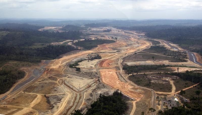 © Reuters. Vista aérea de obras de hidrelétrica de  Belo Monte