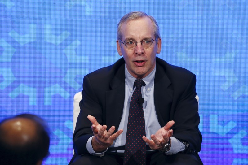 © Reuters. New York Fed President William Dudley takes part in a panel convened to speak about the health of the U.S. economy in New York 