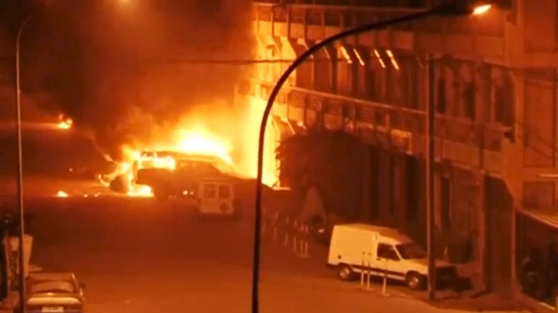 © Reuters. الحكومة:العثور على نحو عشر جثث في مطعم قرب فندق تعرض لهجوم في بوركينا فاسو