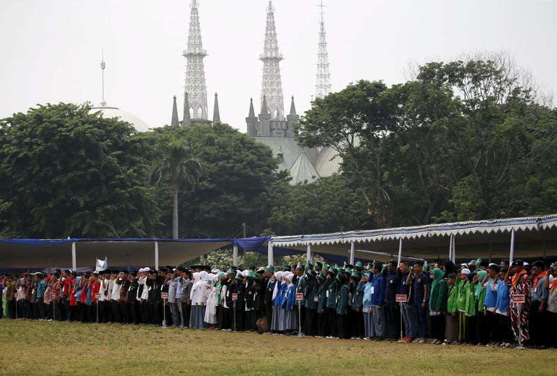 © Reuters. El balance de muertos asciende a 8 en el atentado de Indonesia