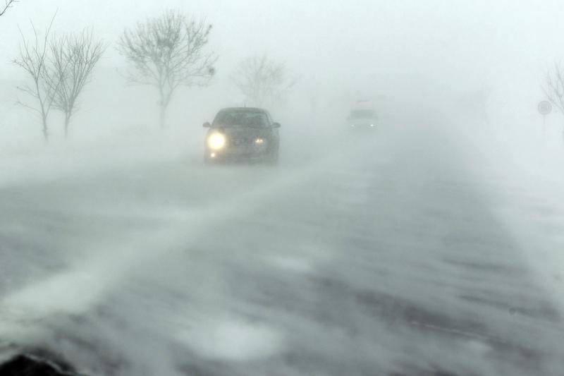 © Reuters. عاصفة ثلجية تضرب رومانيا وبلغاريا وإغلاق موانيء