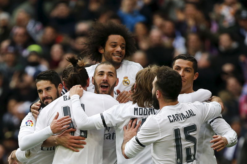 © Reuters. ريال مدريد يواصل انتصاراته الساحقة بقيادة زيدان 