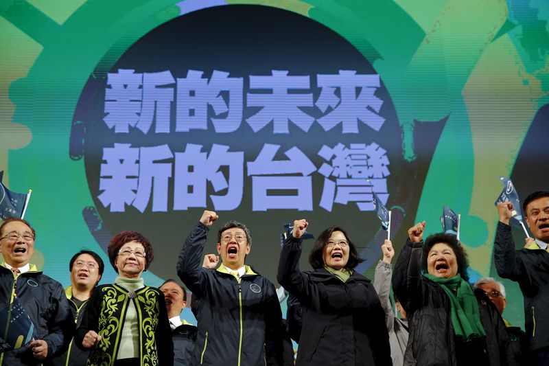 © Reuters. Democratic Progressive Party Chairperson and presidential candidate Tsai Ing-wen (3rd R) celebrates her election victory with other party members at the party's headquarters in Taipei, Taiwan