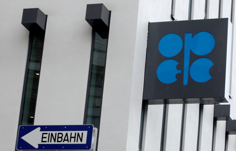 © Reuters. The OPEC logo is pictured on the outside of the new OPEC headquarters in Vienna