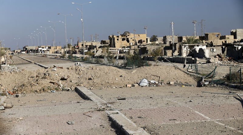 © Reuters. معارك الدولة الإسلامية تحول الرمادي العراقية إلى مدينة أشباح