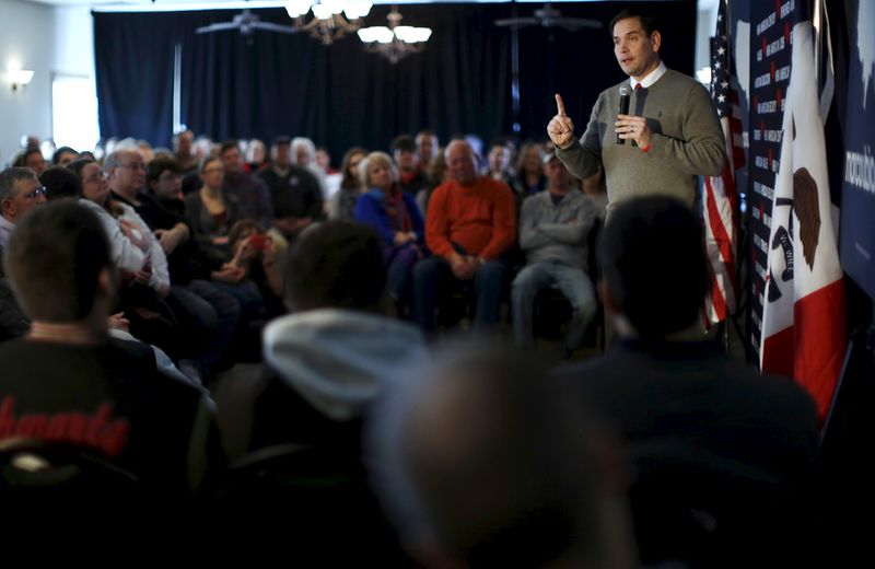 © Reuters. U.S. Republican presidential candidate Marco Rubio speaks at a campaign event in Waverly