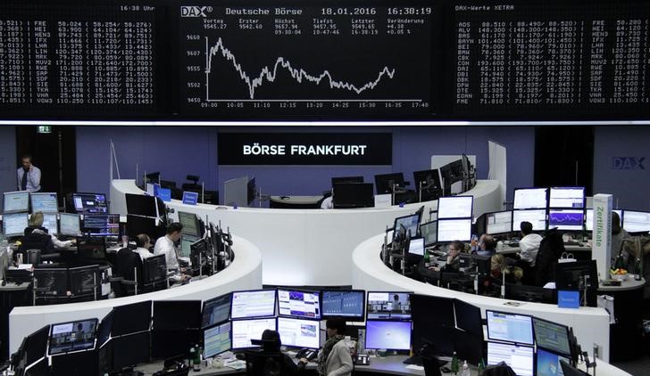 © Reuters. Las bolsas europeas rebotan de mínimos de 13 meses, mineras destacan