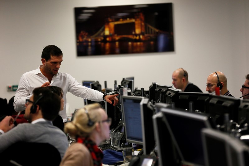 © Reuters. Brokers work on the trading floor at IG Index in London