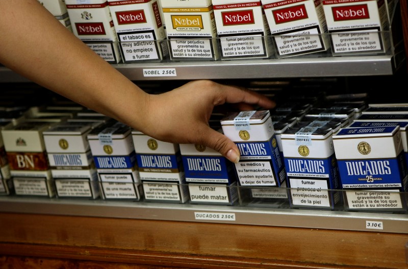 © Reuters. Altadis cierra su fabrica de cigarrillos de La Rioja 