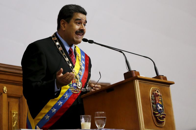 © Reuters. Venezuela's President Nicolas Maduro addresses lawmakers during his annual report of the state of the nation at the National Assembly in Caracas