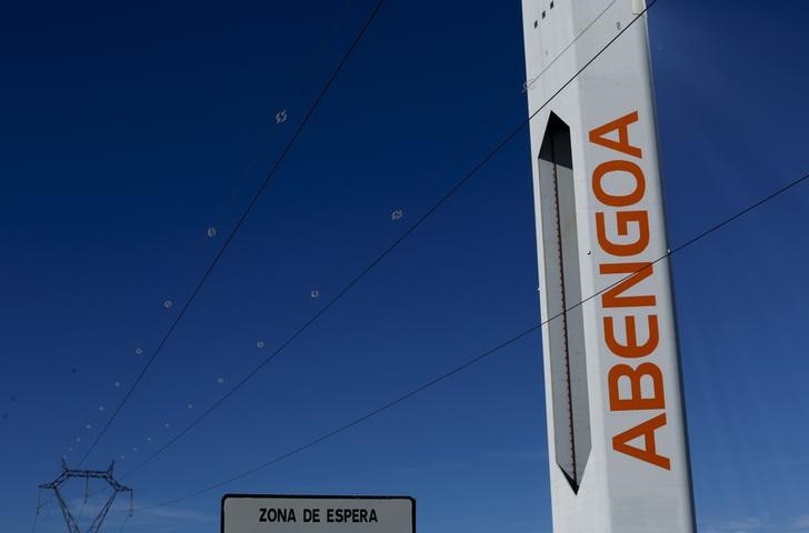 © Reuters. Torre da Abengoa no sul da Espanha