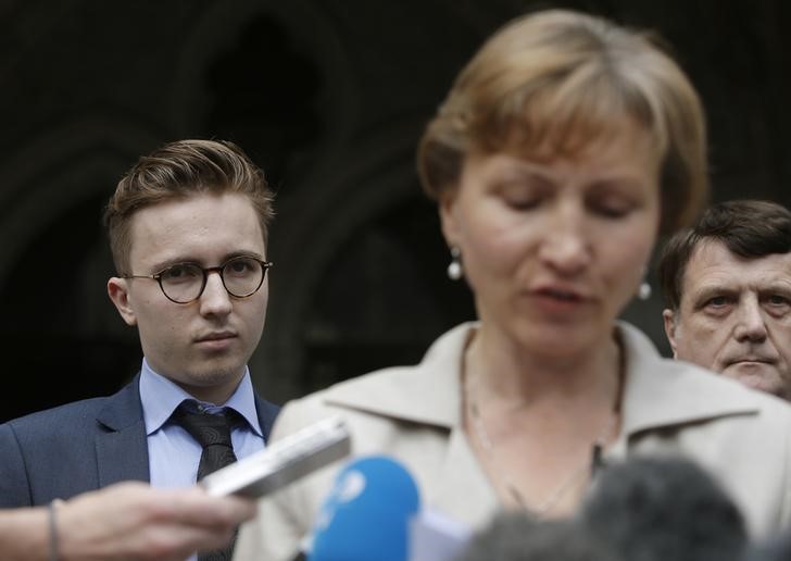 © Reuters. Marina Litvinenko the widow of murdered KGB agent Alexander Litvinenko speaks as leaves the High Court in central London