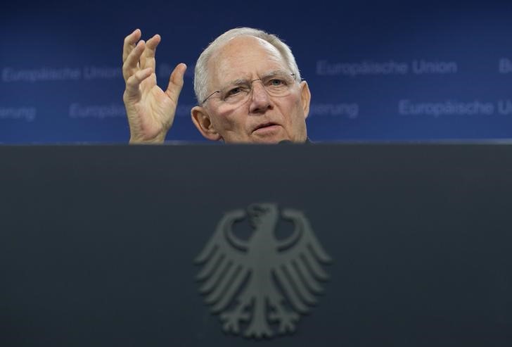 © Reuters. Schaueble holds a news conference after an extraordinary euro zone Finance Ministers meeting in Brussels