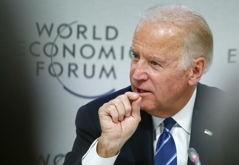 © Reuters. US Vice President Biden addresses the session "Cancer Moonshot: A Call to Action" during the annual meeting 2016 of the WEF in Davos