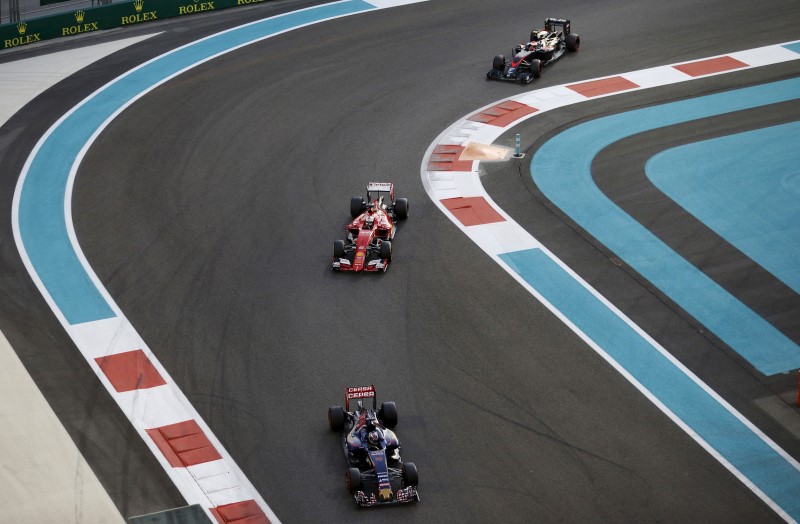 © Reuters. Pilotos de Fórmula durante Grande Prêmio de Abu Dhabi