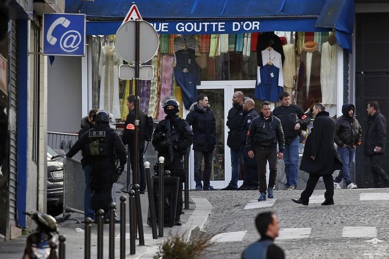 © Reuters. Estado Islámico dice que dos asaltantes de Paris eran iraquíes