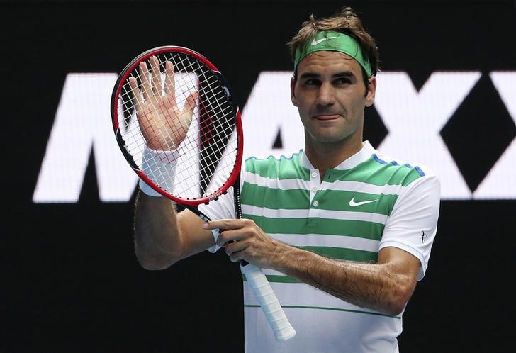 © Reuters. Djokovic y Federer avanzan a tercera ronda del Abierto de Australia  