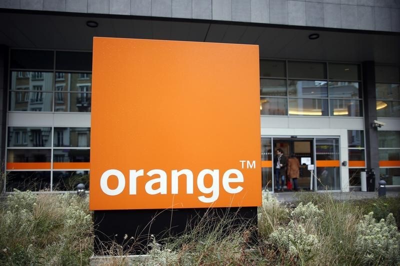 © Reuters. Acuerdo Orange y Bouygues Telecom sería analizado por competencia en Francia