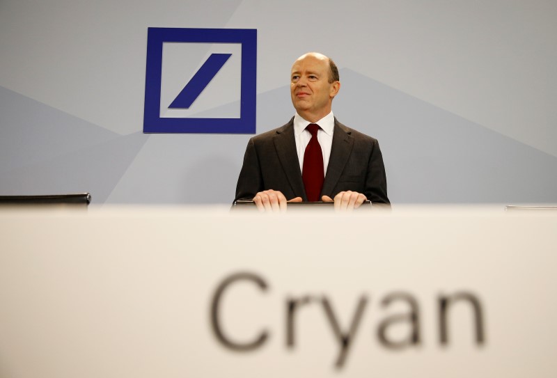 © Reuters. Deutsche Bank new Chief Executive John Cryan arrives for a news conference in Frankfurt