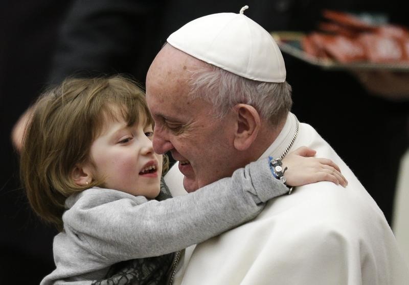 © Reuters. El Papa pide a la elite financiera que considere su rol en creación de la pobreza 
