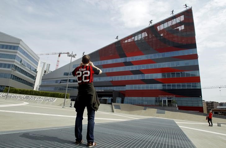 © Reuters. Milan, nuovo ingresso in cordata Bee richiede approfondimenti