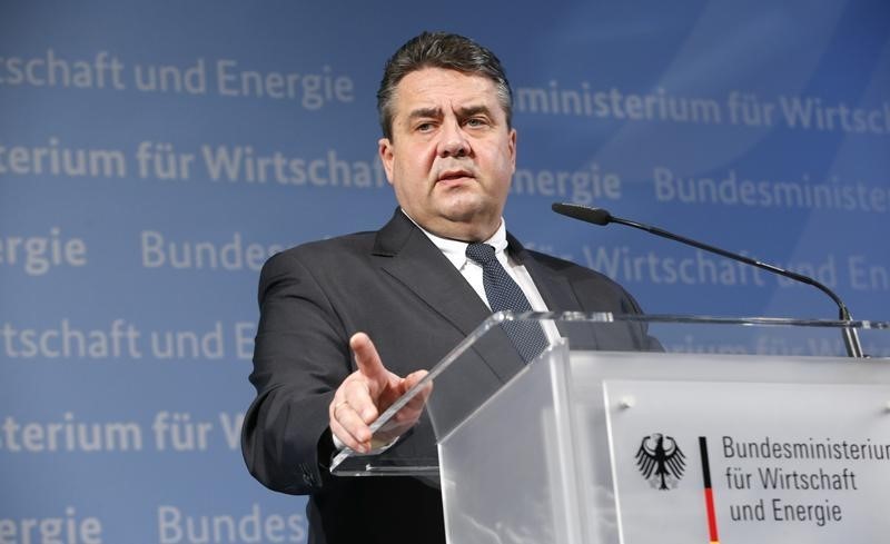 © Reuters. وزير ألماني يحذر من كارثة اقتصادية في أوروبا إذا أغلقت الحدود