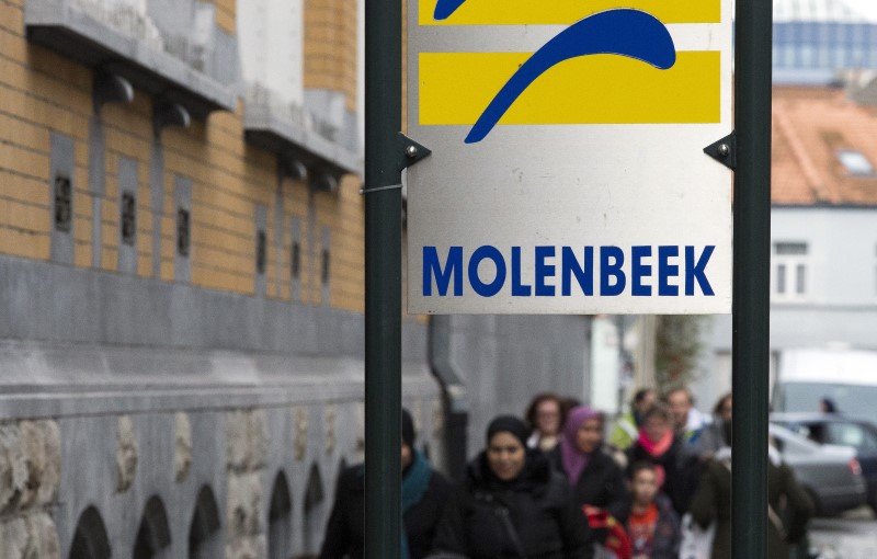 © Reuters. ARRESTATION À MOLENBEEK DE DEUX SUSPECTS LIÉS AUX ATTENTATS DU 13 NOVEMBRE