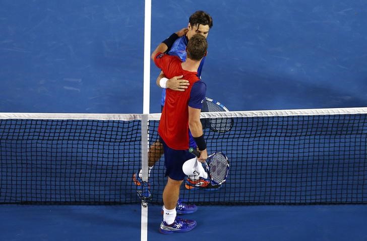 © Reuters. فيرير ينهي رحلة هيويت الطويلة في ملاعب التنس