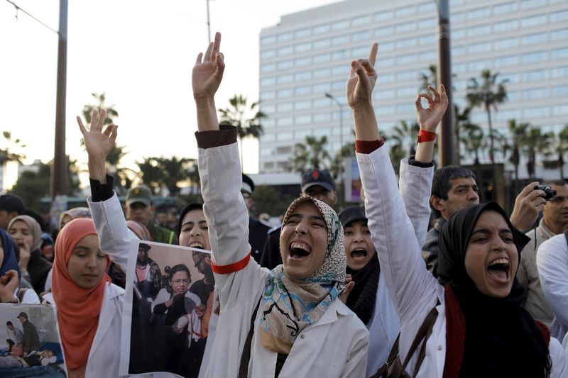 © Reuters. احتجاجات في المغرب تضغط على الإصلاحات الاقتصادية