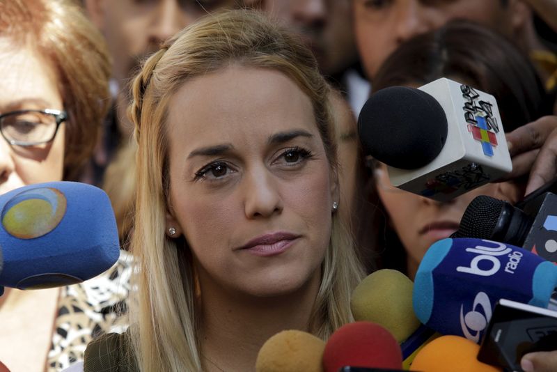 © Reuters. Lilian Tintori, wife of jailed opposition leader Leopoldo Lopez, addresses the media as she arrives at a meeting with state ombudsman Tarek Saab in Caracas