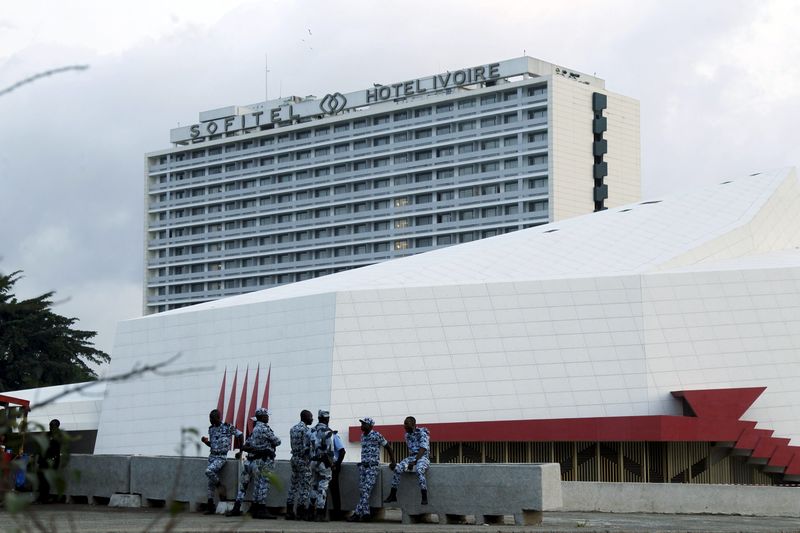 © Reuters. فنادق غرب أفريقيا تعزز الأمن بعد هجوم بوركينا فاسو