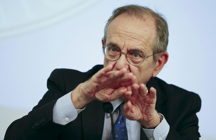 © Reuters. Il ministro dell'Economia Pier Carlo Padoan