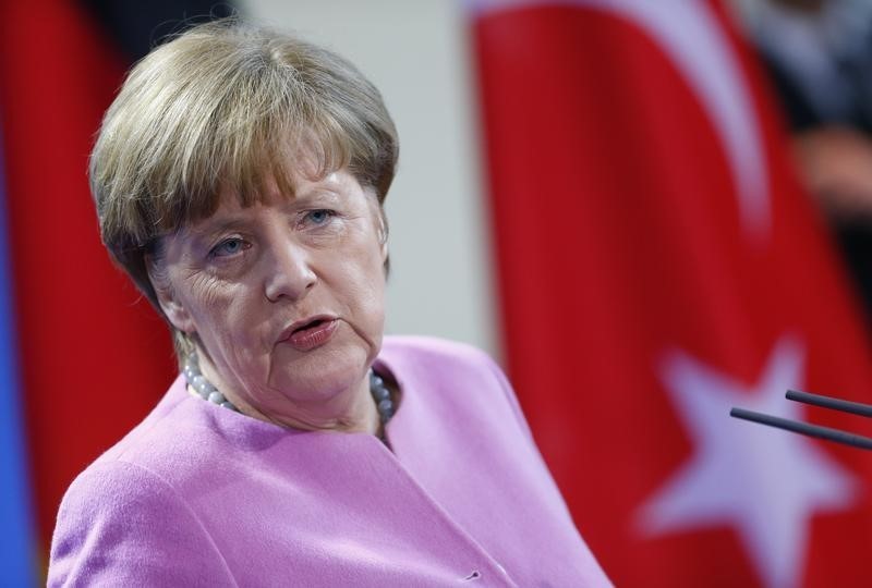 © Reuters. ميركل: ألمانيا تعمل على تأمين مساعدة أوروبا لتركيا للتعامل مع اللاجئين