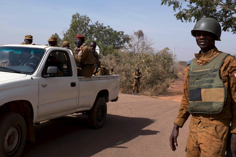 © Reuters. سلطات بوركينا فاسو تتهم قائد جيش ساحل العاج بتشجيع انقلاب العام الماضي
