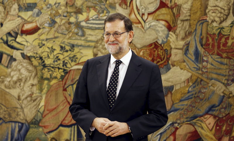 © Reuters. Spain's acting PM Rajoy arrives for a meeting with King Felipe at the Zarzuela Palace in Madrid