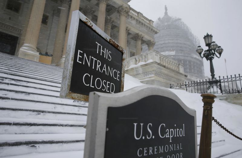 © Reuters. Fresh snow covers the steps of the U.S.Capitol in Washington 