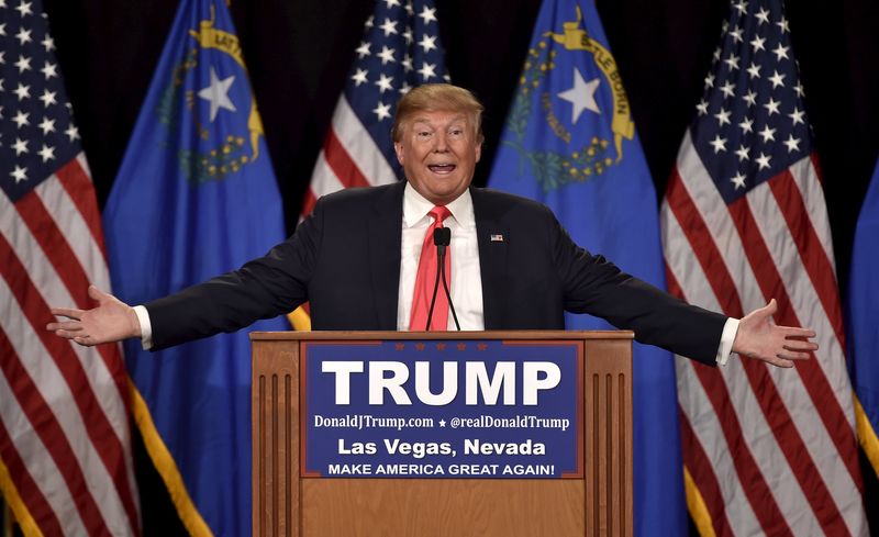 © Reuters. U.S. Republican presidential candidate and businessman Donald Trump speaks at a campaign rally at the South Point Resort and Casino in Las Vegas