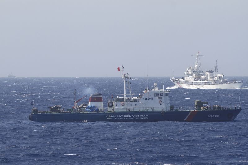 © Reuters. File photo of a ship of the Chinese Coast Guard near a ship of the Vietnam Marine Guard in the South China Sea