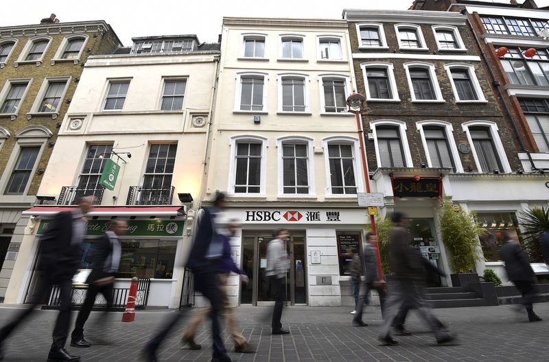 © Reuters. File photo of a branch of HSBC as seen in Chinatown in central London