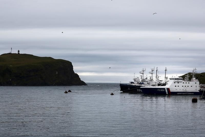 © Reuters. Russian coastguard ships are moored at the port of on Southern Kurile Island of Shikotan