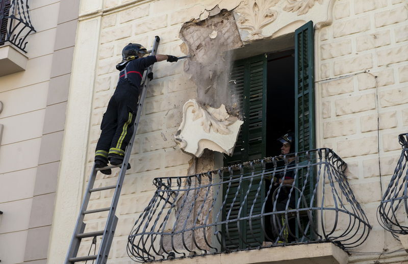 © Reuters. Un fuerte terremoto provoca 26 heridos leves y daños en edificios de Melilla