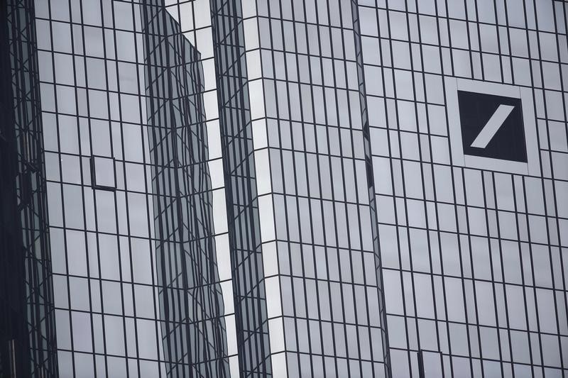 © Reuters. The Deutsche Bank headquarters are seen in Frankfurt