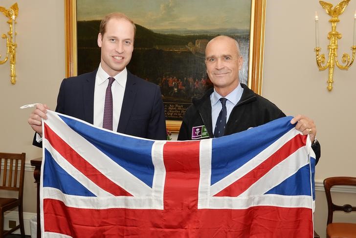 © Reuters. Príncipe William, da Grã-Bretanha, e explorador Henry Worsley durante encontro em Londres