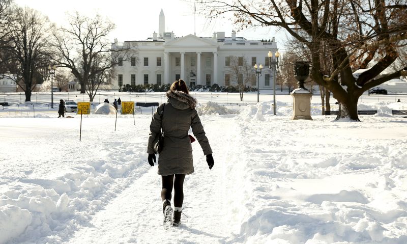 © Reuters. L'EST DES ÉTATS-UNIS SOUS LA NEIGE