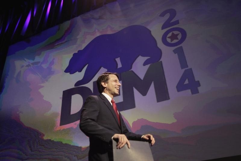 © Reuters. Insurance Commissioner Dave Jones walks onstage to speak at the 2014 California Democrats State Convention at the Los Angeles Convention Center