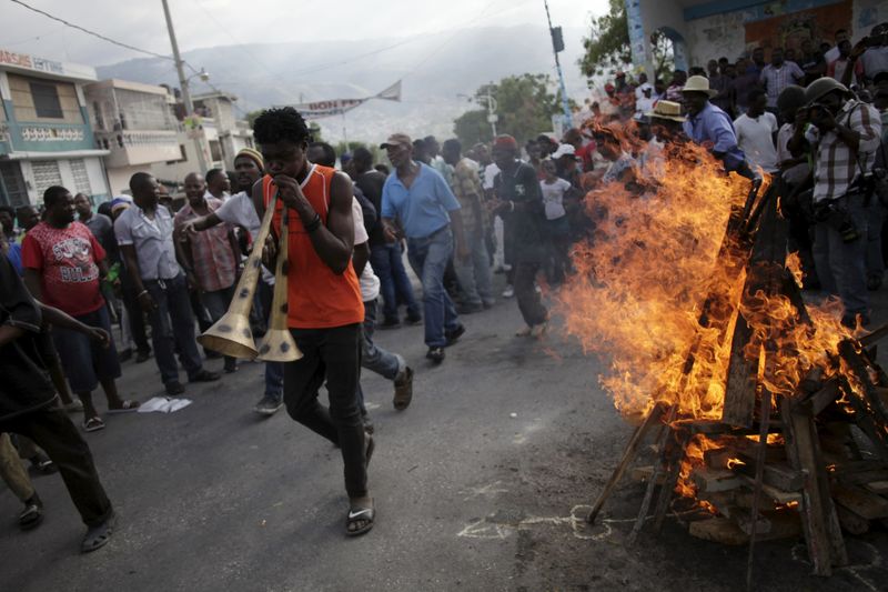 © Reuters. حصري-مسؤول أمريكي: من المرجح تشكيل حكومة مؤقتة في هايتي