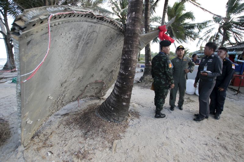 © Reuters. ماليزيا: قطعة حطام عثر عليها في تايلاند ليست جزءا من الطائرة المفقودة