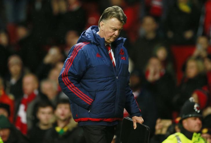 © Reuters. Manchester United niega que Van Gaal ofreciera su dimisión tras derrota ante Southampton